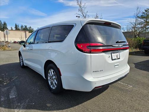 2025 Chrysler Pacifica L