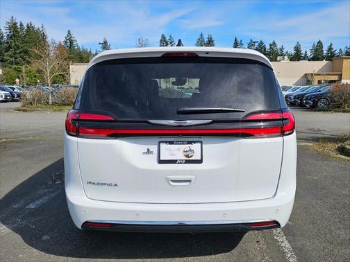2025 Chrysler Pacifica L