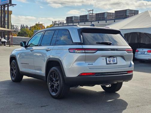 2025 Jeep Grand Cherokee Altitude