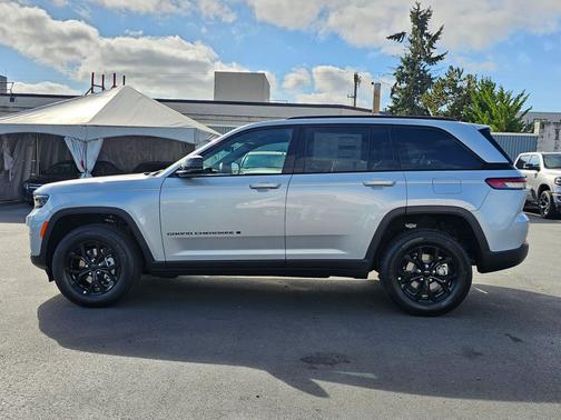 2025 Jeep Grand Cherokee Altitude