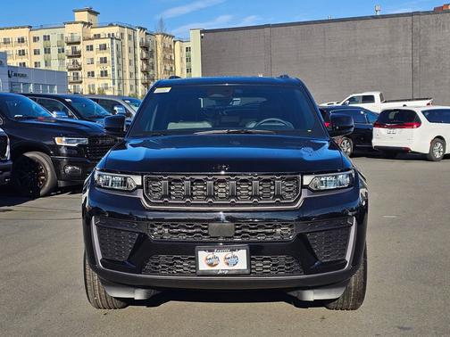 2026 Jeep Grand Cherokee Altitude
