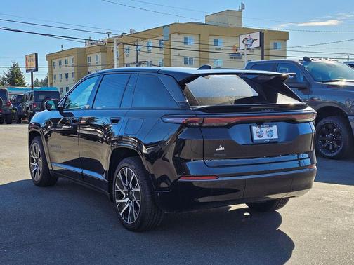 Diamond Black Crystal Pearlcoat 2025 Jeep Wagoneer S Limited