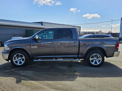 Granite Crystal Metallic Clearcoat 2017 RAM 1500 Laramie