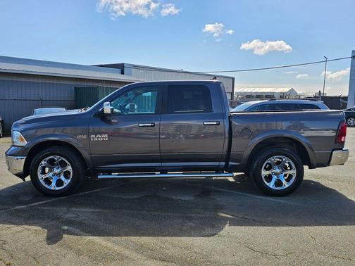 Granite Crystal Metallic Clearcoat 2017 RAM 1500 Laramie