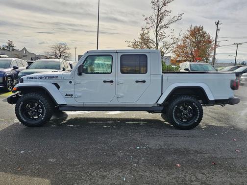 2025 Jeep Gladiator Sport