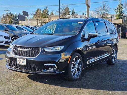 Diamond Black Crystal Pearlcoat 2026 Chrysler Pacifica L