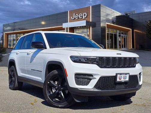 Bright White Clearcoat 2023 Jeep Grand Cherokee Altitude
