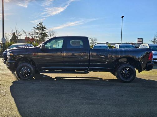 2026 RAM 3500 Laramie Crew Cab 4x4 8' Box