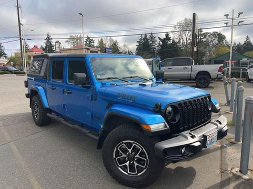 Hydro Blue Pearlcoat 2023 Jeep Gladiator Willys 4x4