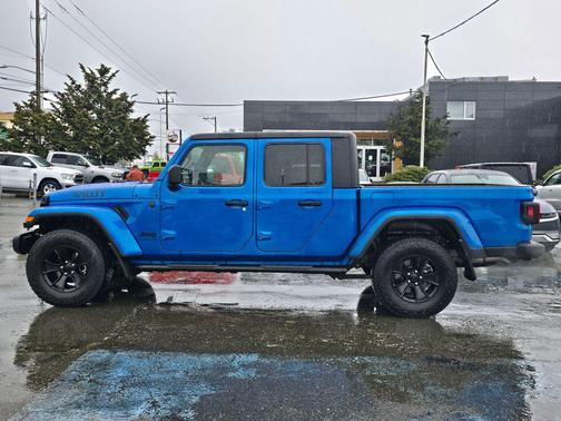 Hydro Blue Pearlcoat 2023 Jeep Gladiator Willys 4x4