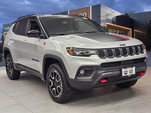 Silver Zynith Metallic Clearcoat 2026 Jeep Compass Trailhawk