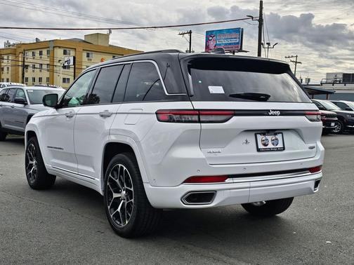 2025 Jeep Grand Cherokee Summit