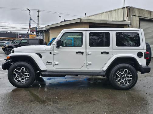 2026 Jeep Wrangler 4-Door Sahara 4x4