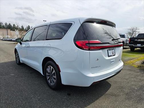 2025 Chrysler Pacifica Hybrid Select