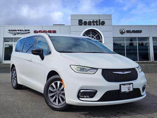 2025 Chrysler Pacifica Hybrid Select