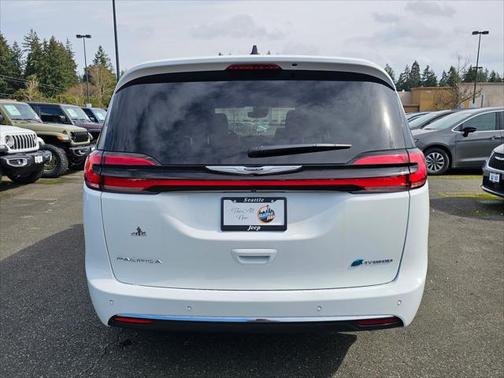 2025 Chrysler Pacifica Hybrid Select