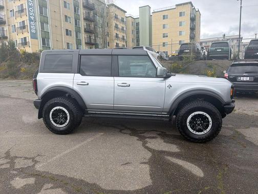 Iconic Silver Metallic 2024 Ford Bronco Outer Banks