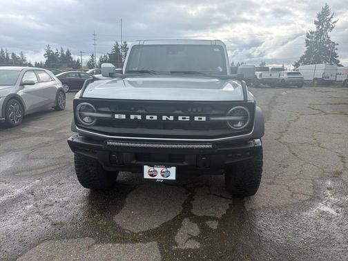 Iconic Silver Metallic 2024 Ford Bronco Outer Banks