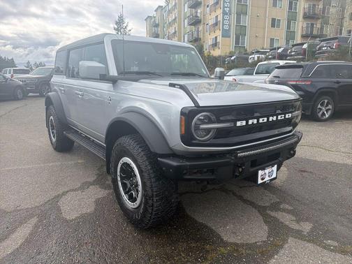 Iconic Silver Metallic 2024 Ford Bronco Outer Banks