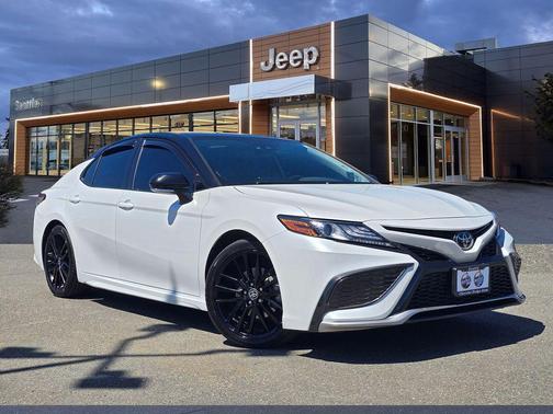 Wind Chill Pearl/Midnight Black Metallic 2022 Toyota Camry XSE
