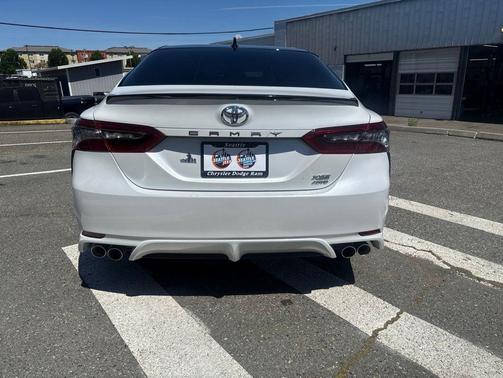 Wind Chill Pearl/Midnight Black Metallic 2022 Toyota Camry XSE