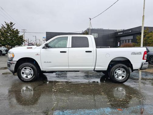 2022 RAM 2500 Tradesman Crew Cab 4x4 6'4' Box