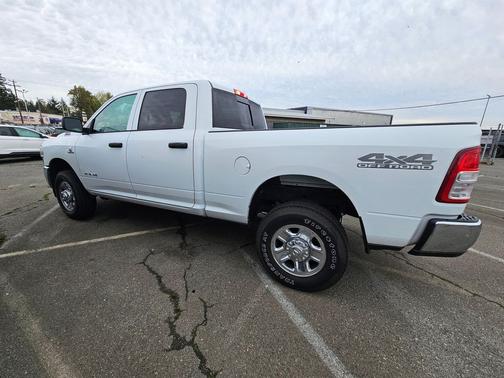 2022 RAM 2500 Tradesman Crew Cab 4x4 6'4' Box