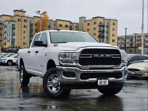 2022 RAM 2500 Tradesman Crew Cab 4x4 6'4' Box