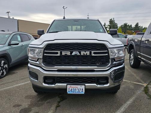 2022 RAM 2500 Tradesman Crew Cab 4x4 6'4' Box