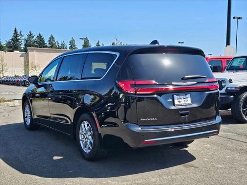2025 Chrysler Pacifica L