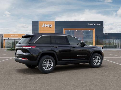 Diamond Black Crystal Pearlcoat 2026 Jeep Grand Cherokee Altitude