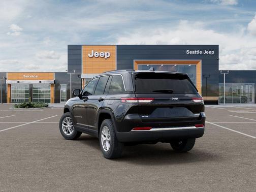 Diamond Black Crystal Pearlcoat 2026 Jeep Grand Cherokee Altitude