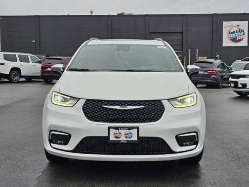 2026 Chrysler Pacifica L