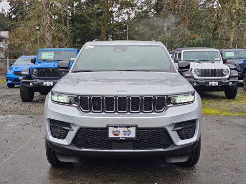 2026 Jeep Grand Cherokee Laredo