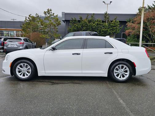 2023 Chrysler 300 Touring