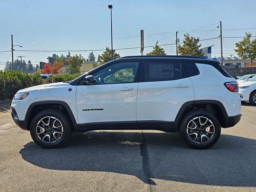2025 Jeep Compass Trailhawk