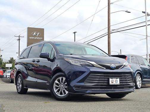 2021 Toyota Sienna LE