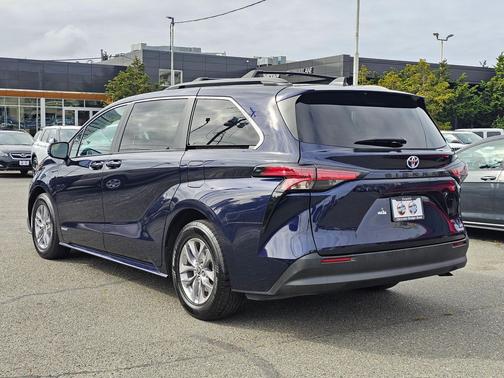 2021 Toyota Sienna LE