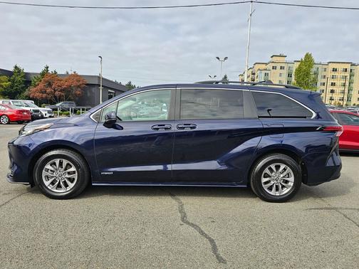 2021 Toyota Sienna LE
