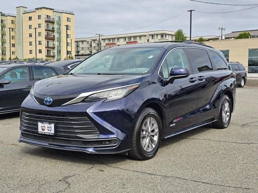 2021 Toyota Sienna LE
