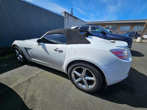 Polar White 2008 Saturn Sky Red Line