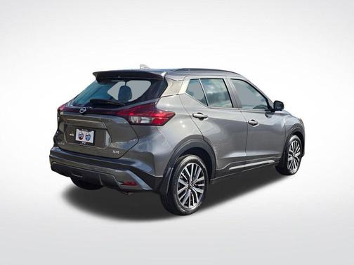 Gun Metallic 2022 Nissan Kicks SR