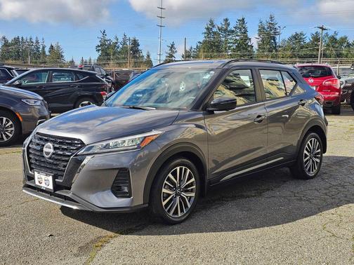 2022 Nissan Kicks SR