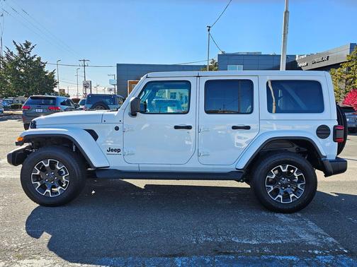 2025 Jeep Wrangler 4-Door Sahara 4x4
