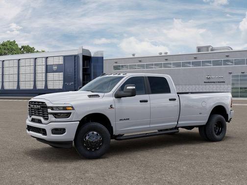 Bright White Clearcoat 2026 RAM 3500 Big Horn Crew Cab 4x4 8' Box