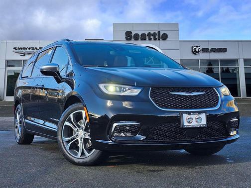 Diamond Black Crystal Pearlcoat 2026 Chrysler Pacifica L