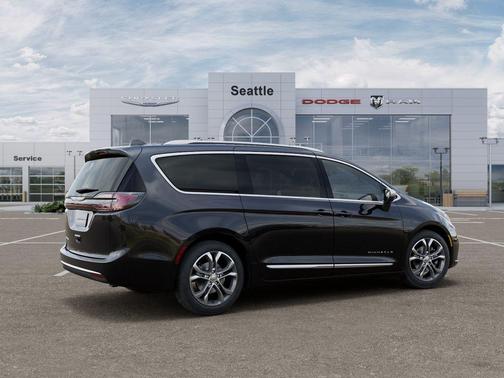 Diamond Black Crystal Pearlcoat 2026 Chrysler Pacifica L