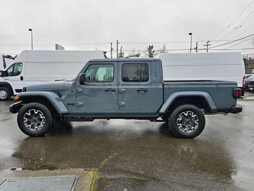 Anvil Clearcoat 2026 Jeep Gladiator Sahara 4x4