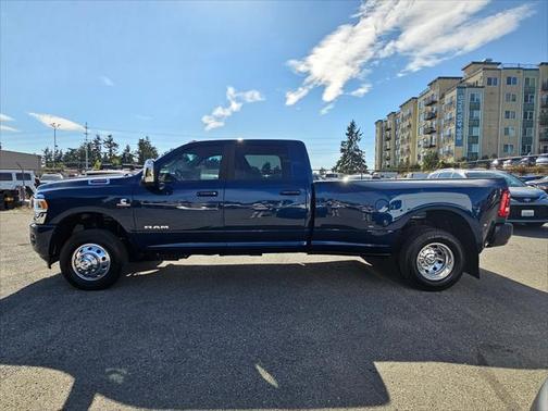 2024 RAM 3500 Laramie Crew Cab 4x4 8' Box