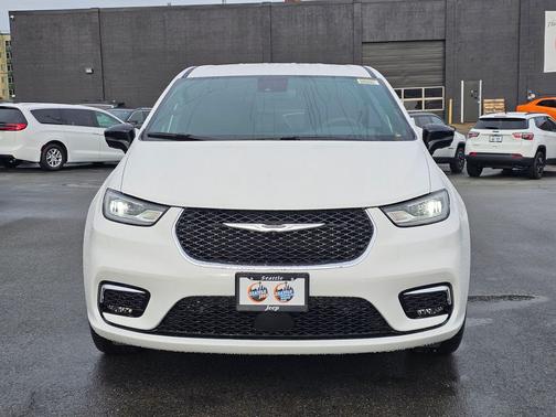 2026 Chrysler Pacifica L